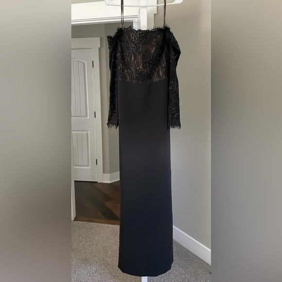 Theia Couture Andrina Lace off the Shoulder Gown, size 10 - Picture 3 of 9